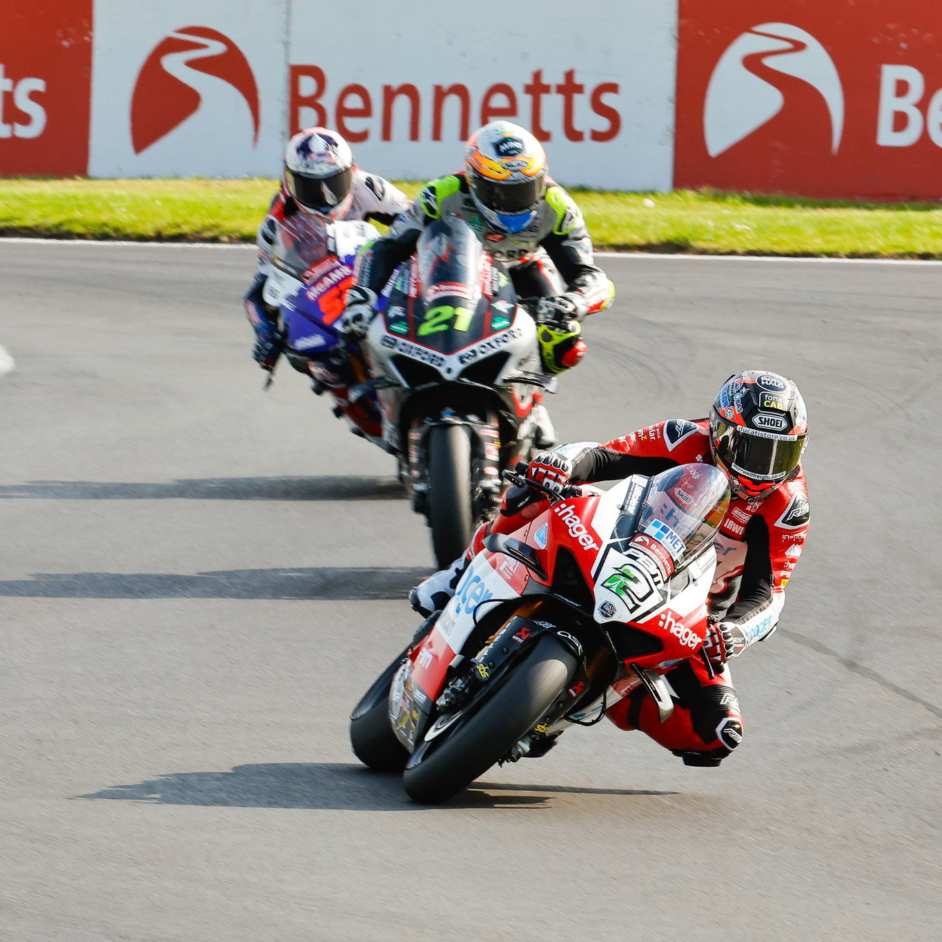 Iddon chasing Irwin at Oulton Park, 2024